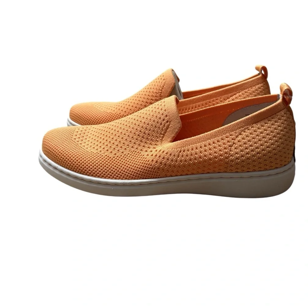 BORN Patton Slip-on Walking Shoes in Papaya Size 10 NWT